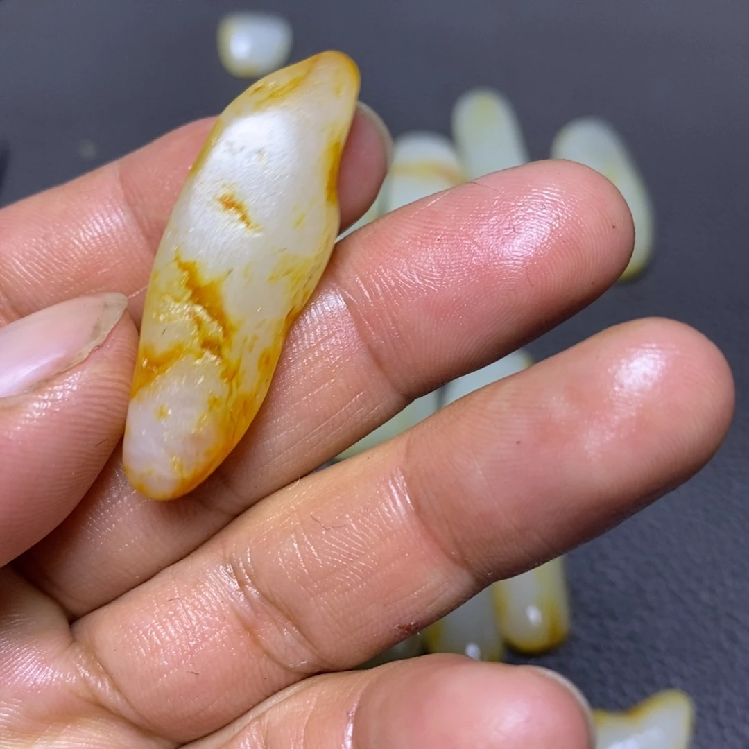 未镶嵌和田玉（糖玉）挂件