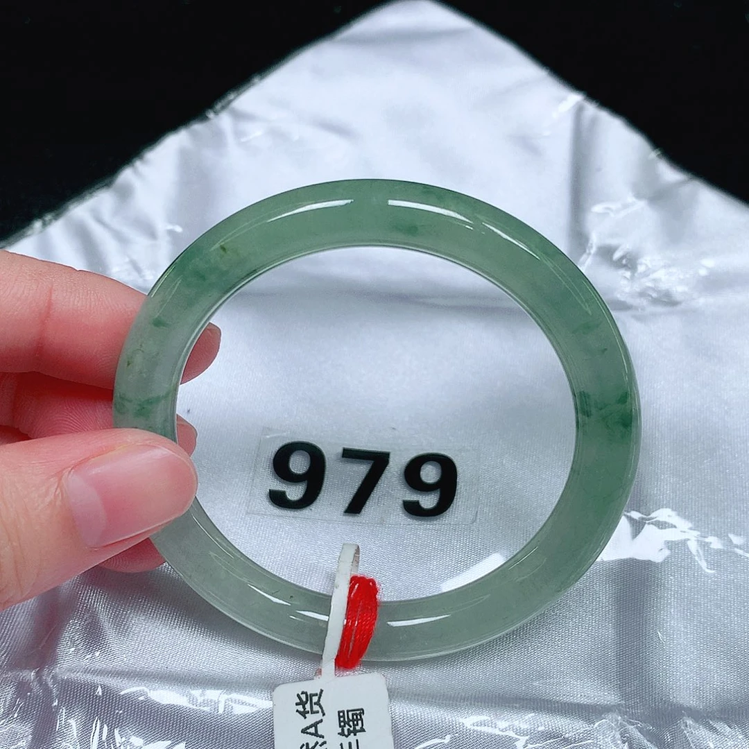 翡翠未镶嵌手镯（圆镯）