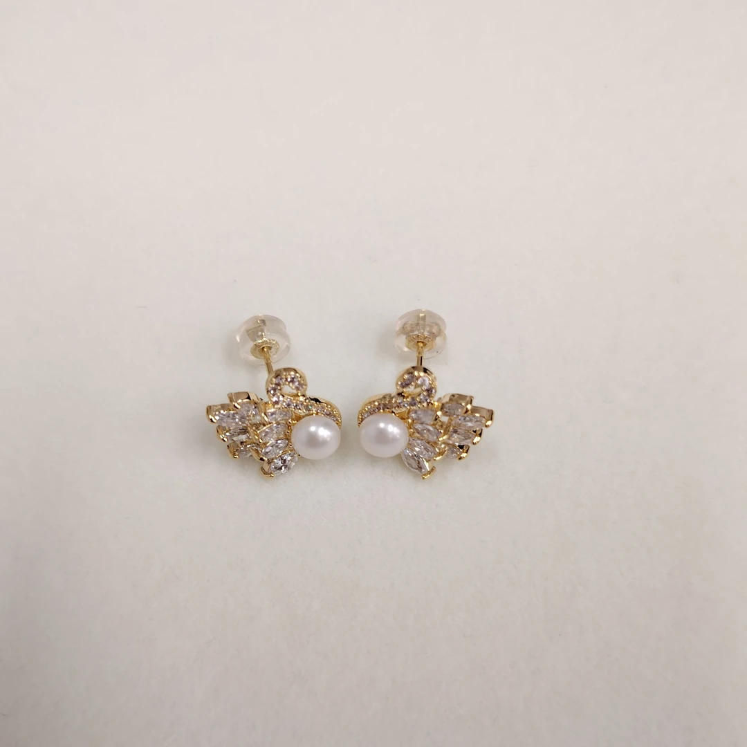 AIKJIANG/爱匠【孤品清货】小天鹅淡水珍珠耳钉5-6mm 时尚百搭