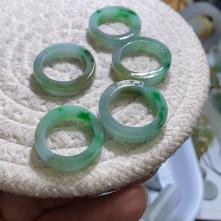 水***漬未镶嵌定制翡翠毛货