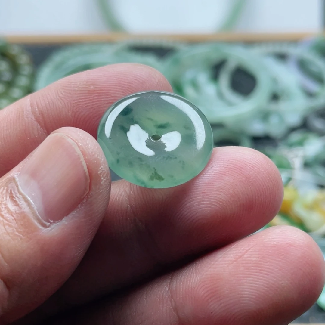 颈饰未镶嵌翡翠m**o翡翠