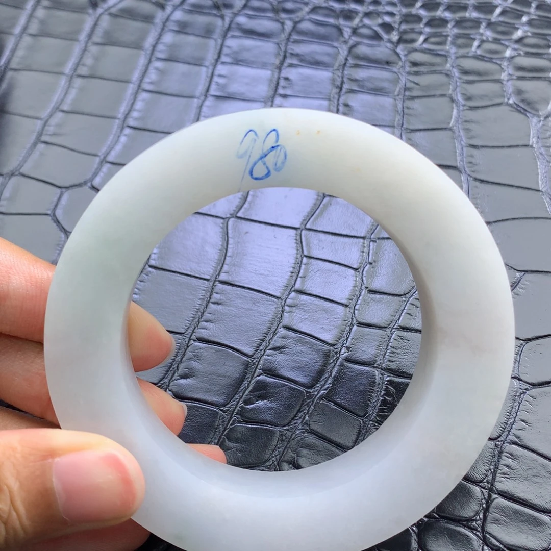 定制翡翠未镶嵌翡翠手镯