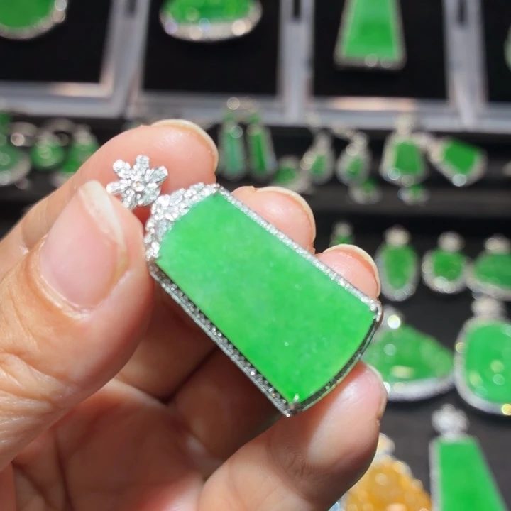 吊坠(不含链)18K金镶嵌翡翠翡翠