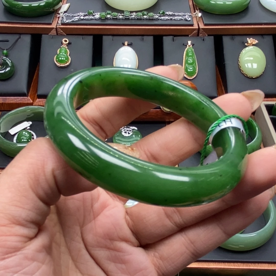 和田玉（碧玉）未镶嵌手镯