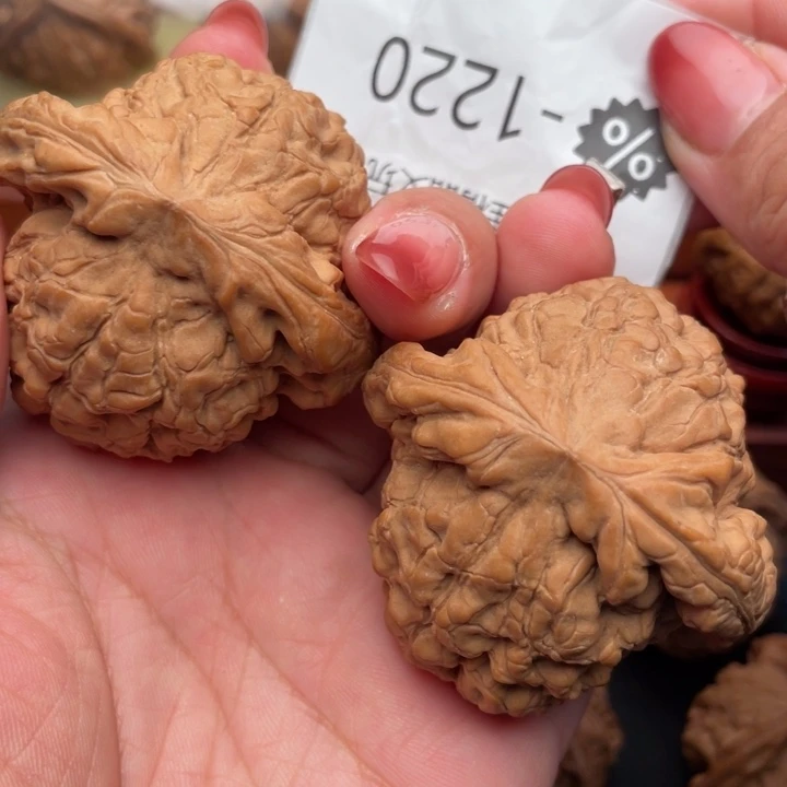 J***6文玩核桃吊坠52龙鼎毕业