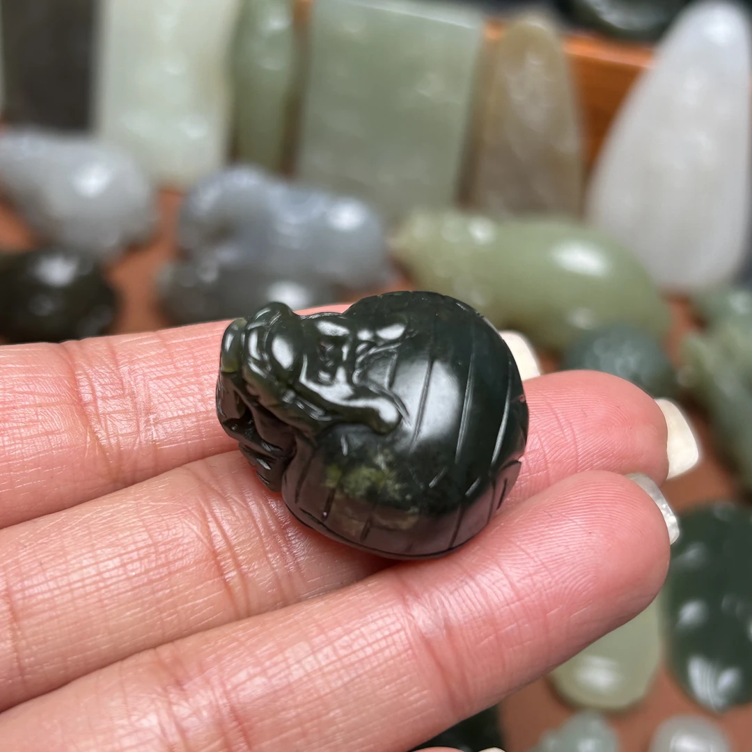 精品和田玉小挂件