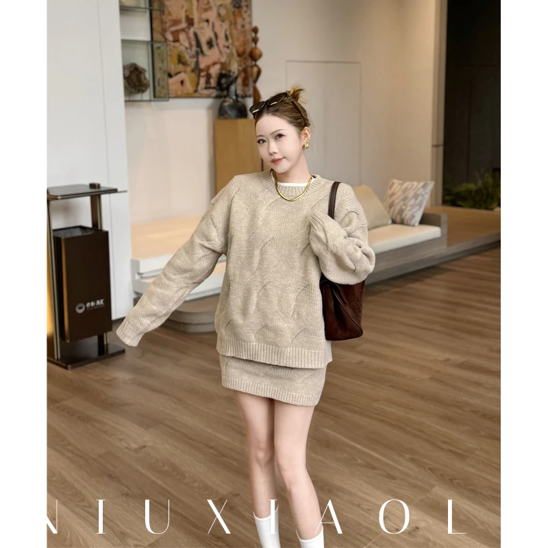 牛小力，两件套毛衣 加厚慵懒立体麻花扭结卫衣+防走光短裙 2025冬
