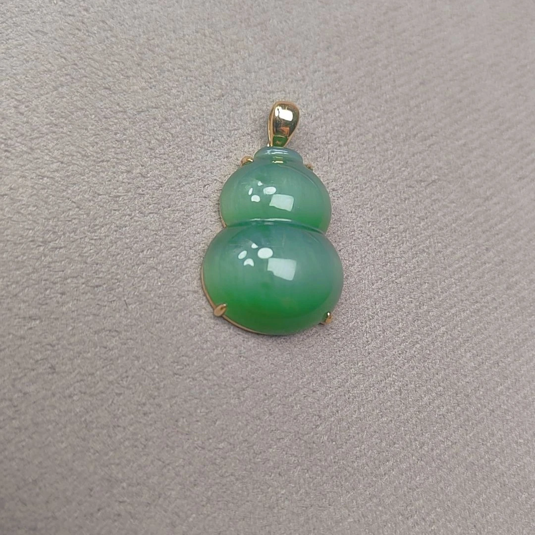 18k金镶和田碧玉粉绿猫眼葫芦吊坠