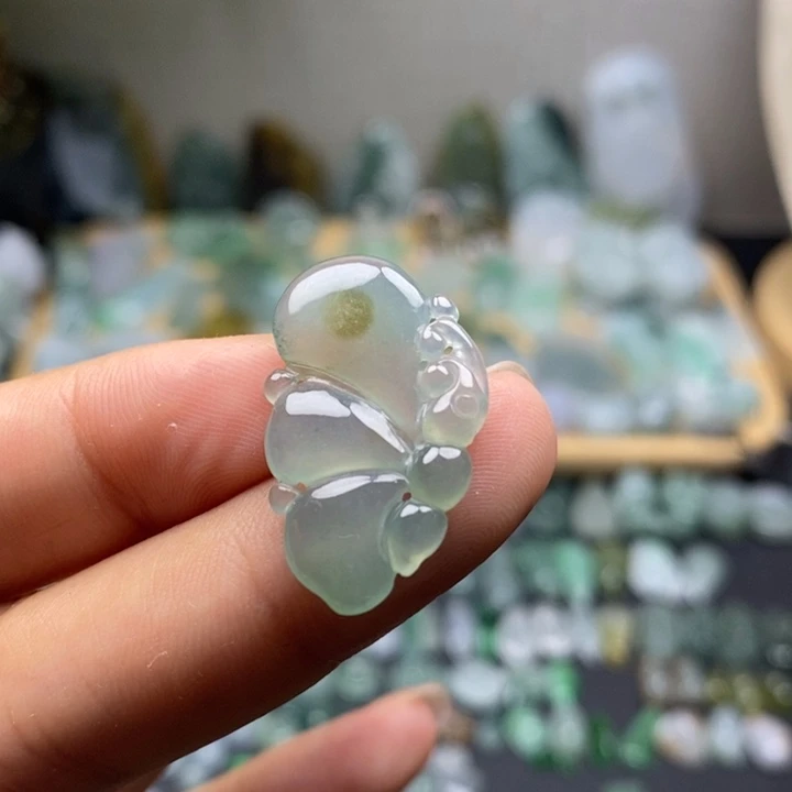 颈饰未镶嵌翡翠蝴蝶