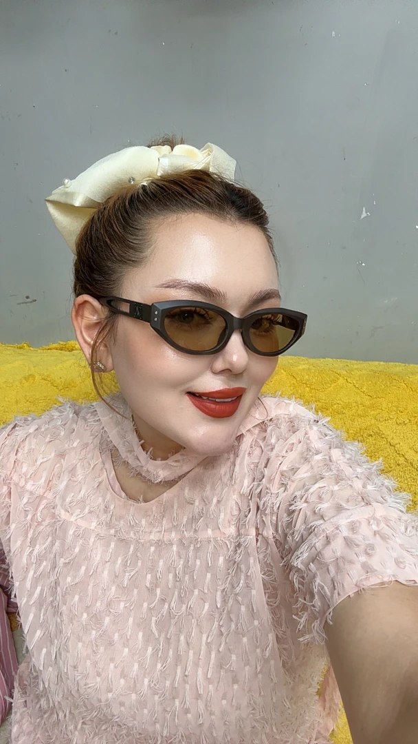 明星同款椭圆形潮流太阳镜ins女欧美街拍时尚金属镜腿防强光墨镜