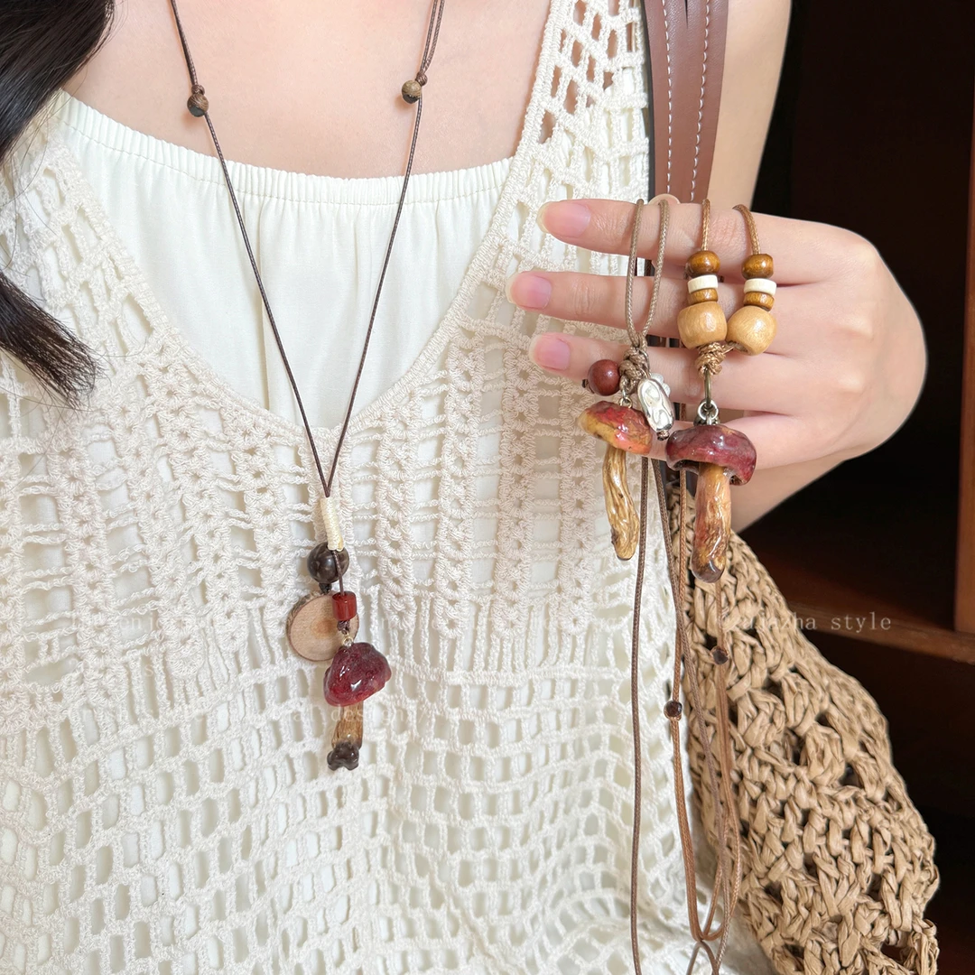 非金属木质吊坠 采蘑菇~手工编织绳木质项链女2025新款锁骨链配饰