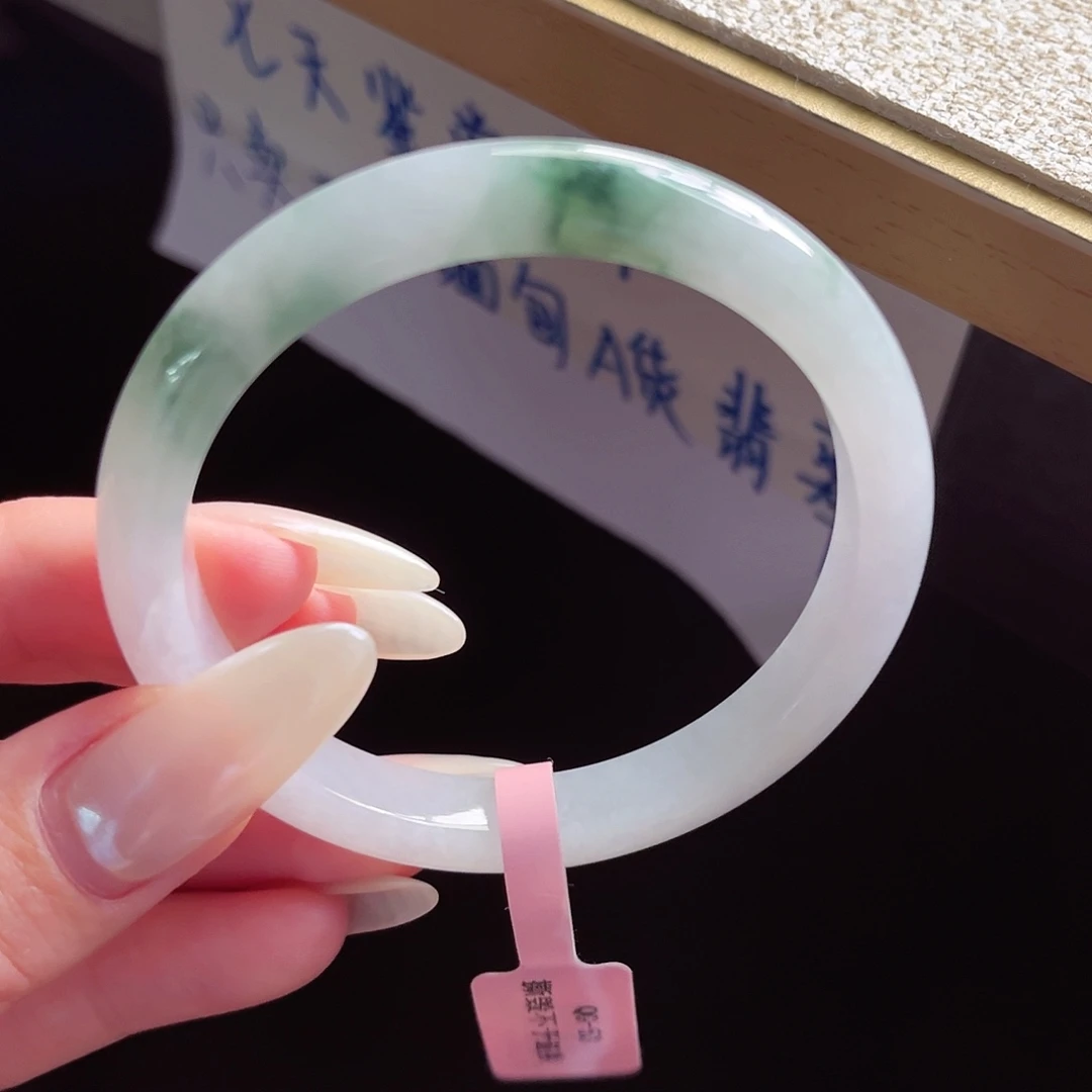 未镶嵌手镯翡翠手镯