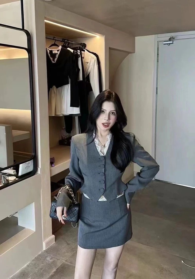 Lala 女装-韩系西装裙两件套高级感蕾丝拼接V领短裙套装气质