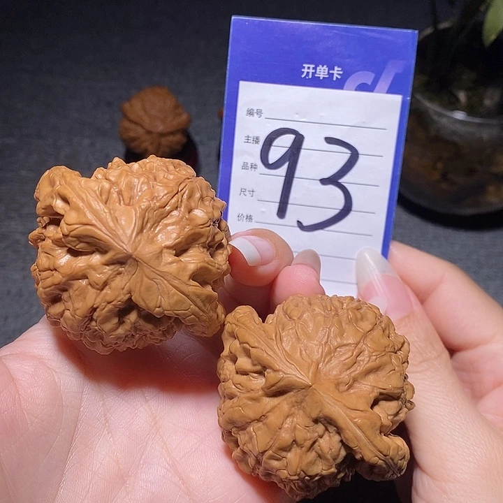 文玩核桃把件龙鼎全品52左右