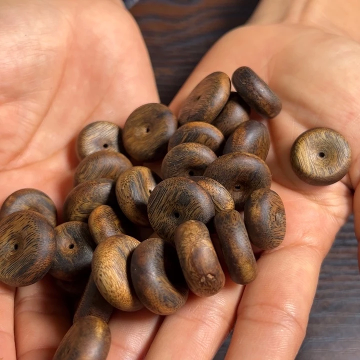 沉香香囊沉香乌身平安扣多样性发到一串