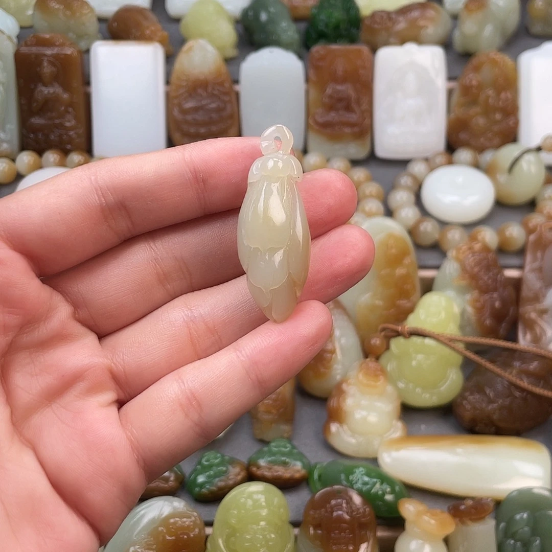 和田玉未镶嵌颈饰