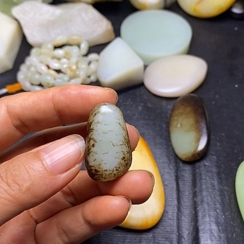 未镶嵌和田玉摆件