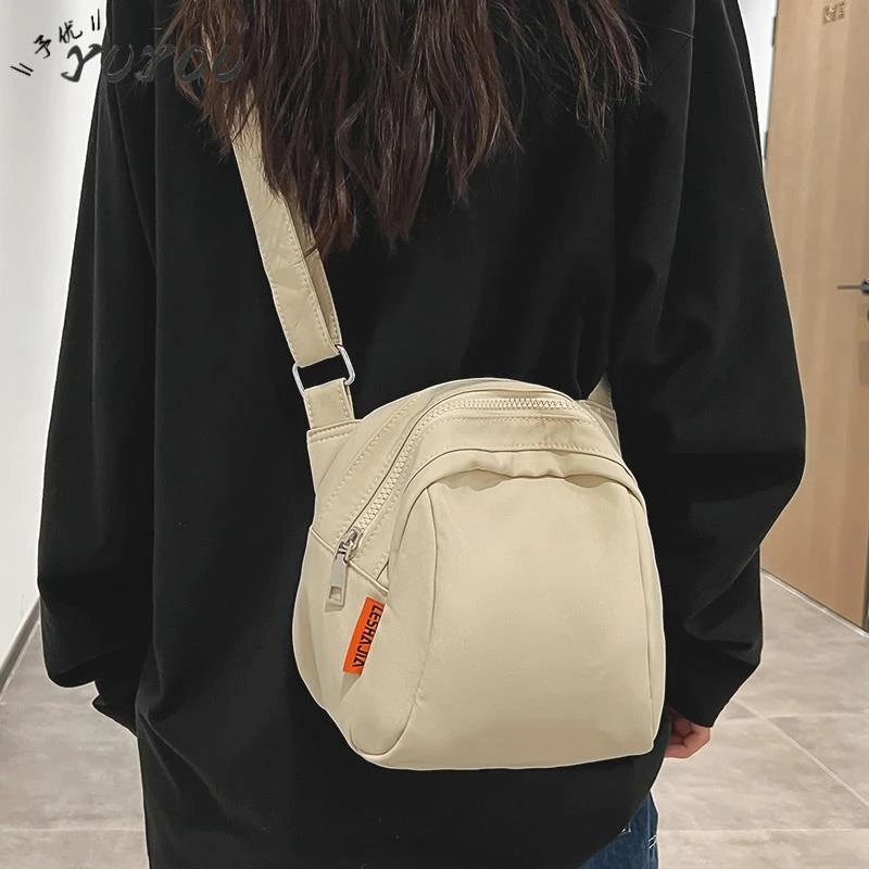 YYOU轻便尼龙布胸包2025流行新款潮范贝壳包帆布百搭休闲单肩斜挎
