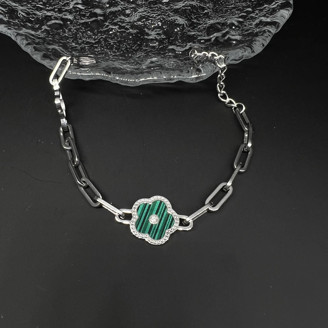 4805绿色幸运草手链