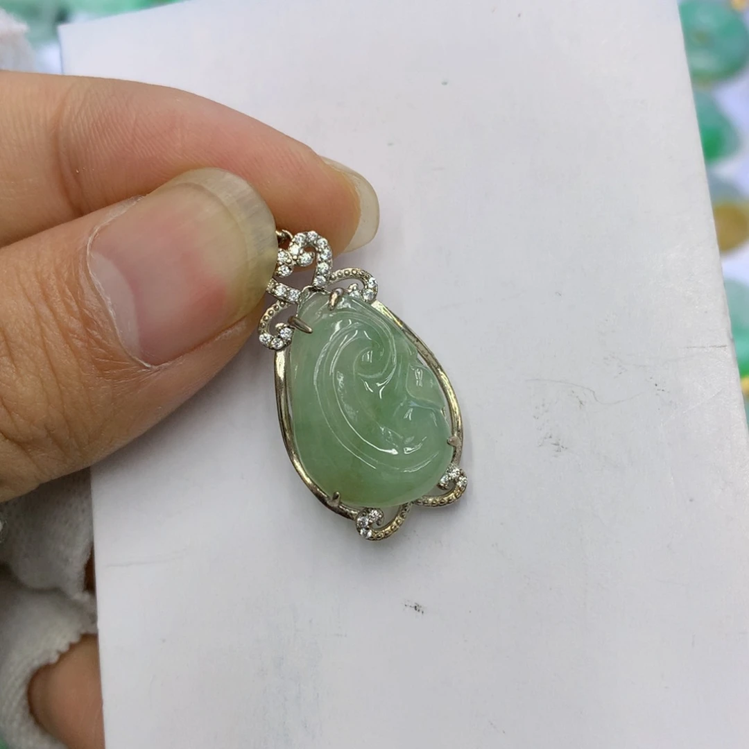 翡翠颈饰未镶嵌翡翠