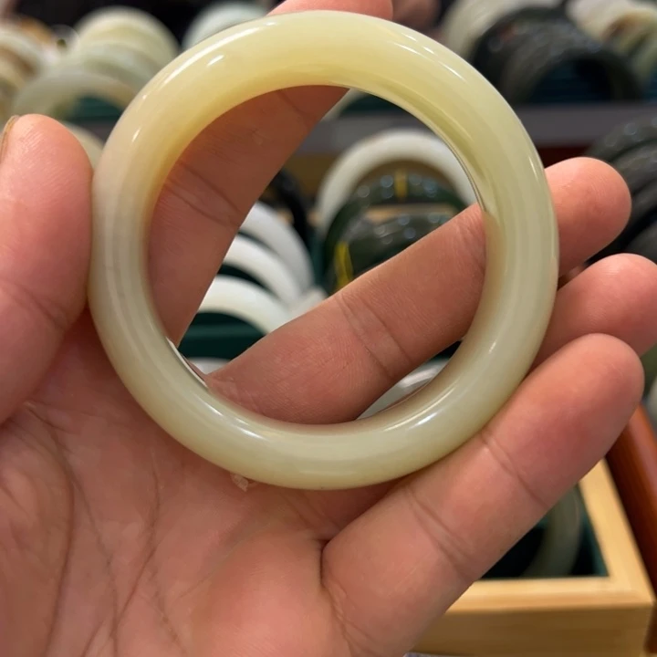 和田玉未镶嵌手镯和田玉手镯卡57.3