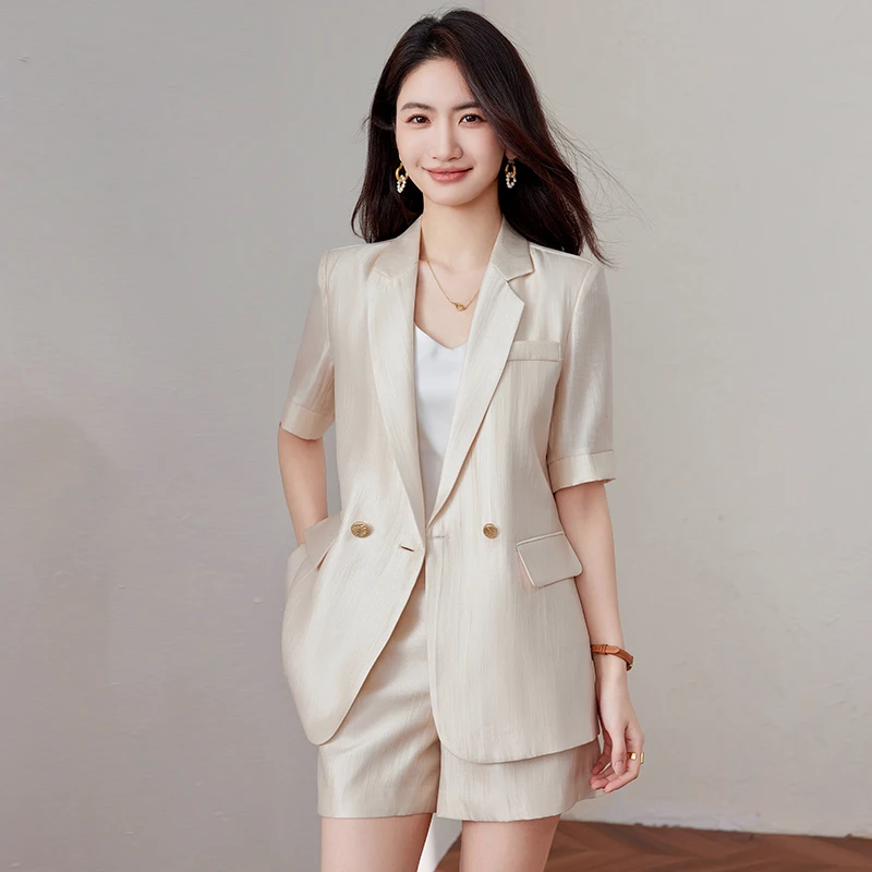 杏色短袖西装外套女夏薄款2025新款小个子休闲西服短裤套装两件套