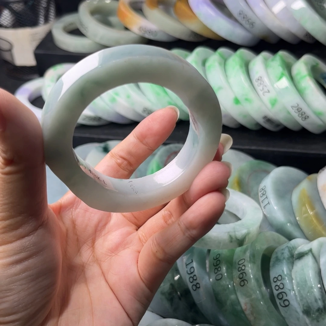 定制翡翠未镶嵌翡翠手镯