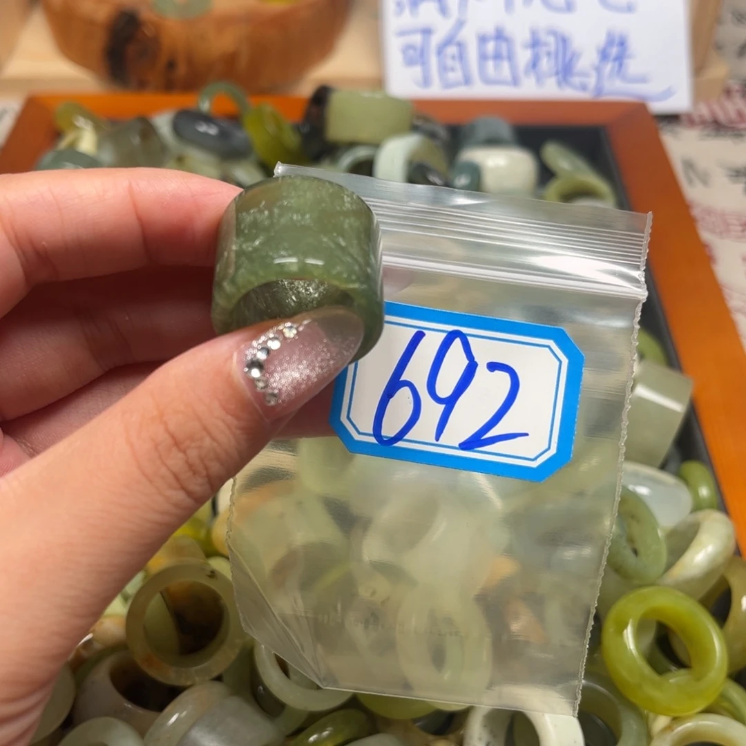 六***麻蛇纹石玉未镶嵌珠宝奇石