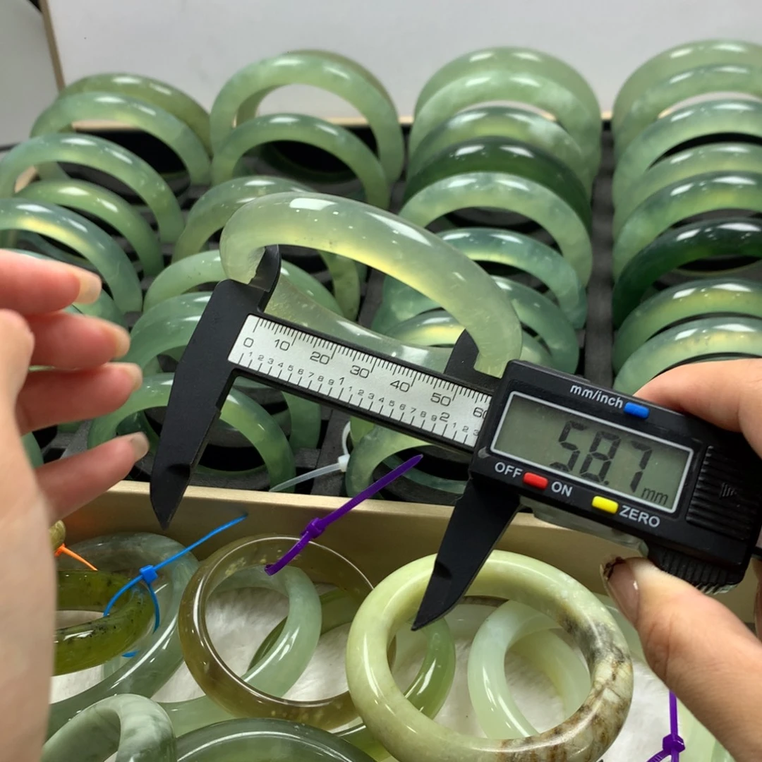 蛇纹石玉未镶嵌手镯57