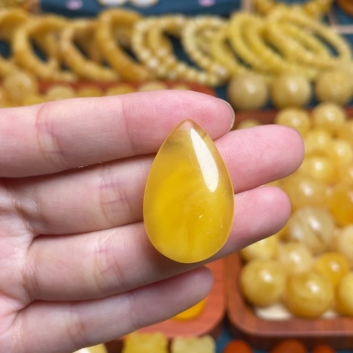 琥珀颈饰未镶嵌35金白蜡妖花水滴（可做镶嵌款）