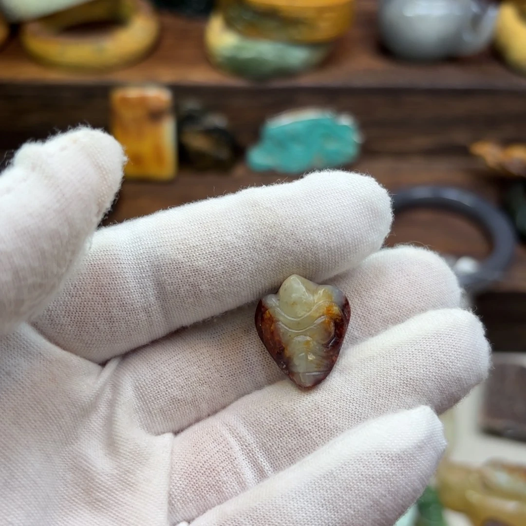 岫岩河磨玉（透闪石质玉）颈饰未镶嵌彩*