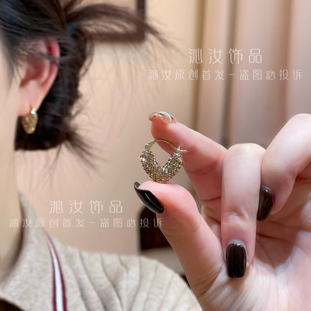 【沁汝饰品】FQ884秋冬爱心耳扣轻奢高级法式时尚