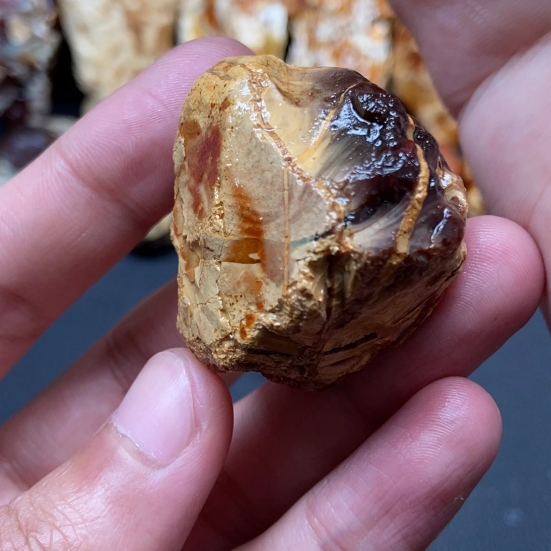 稻***子琥珀未镶嵌裸石定制