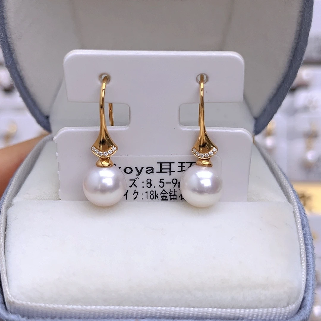 18K金镶嵌海水珍珠耳饰