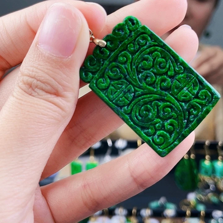 翡翠颈饰18K金镶嵌饰品