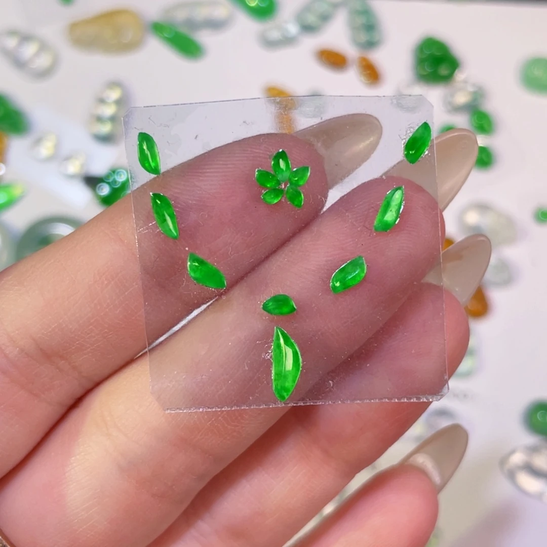 翡翠未镶嵌颈饰裸石