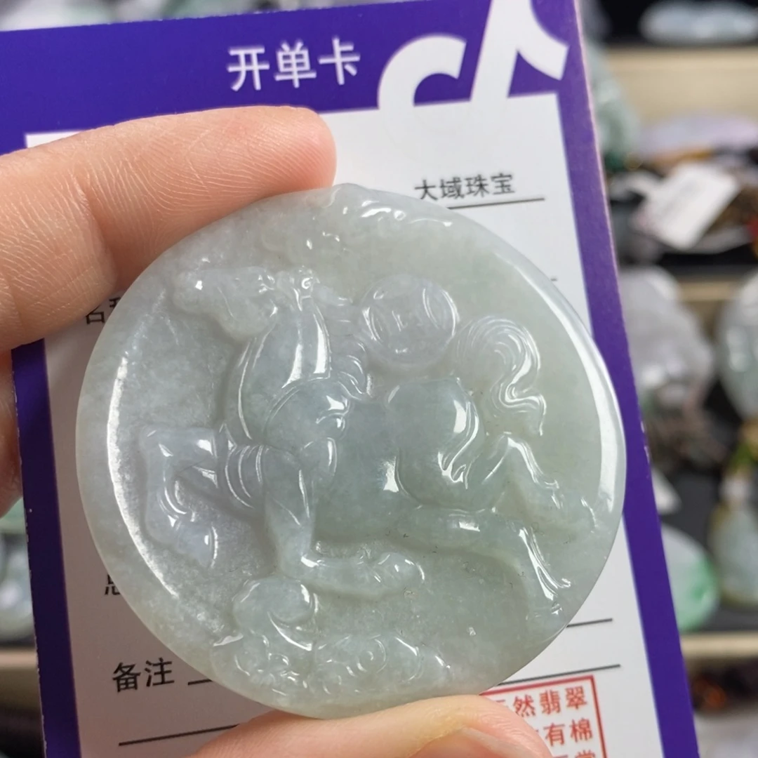 翡翠颈饰未镶嵌马牌