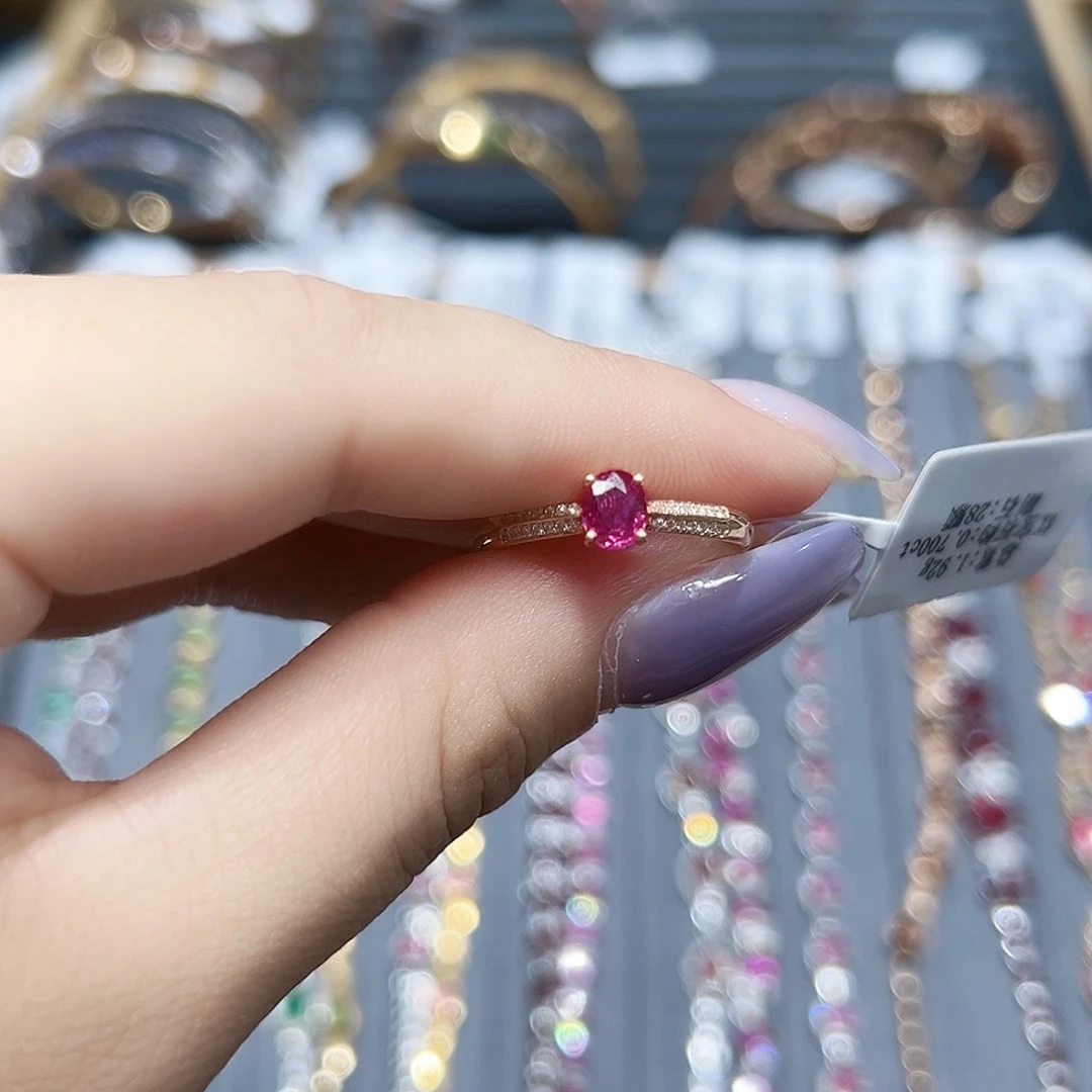 红宝石戒指18K金镶嵌