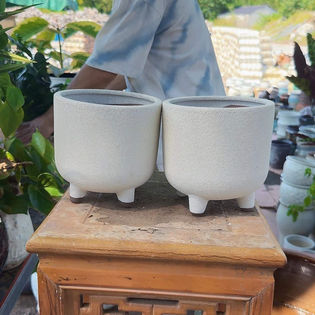 紫砂花盆口15高15（两个脚脚白色