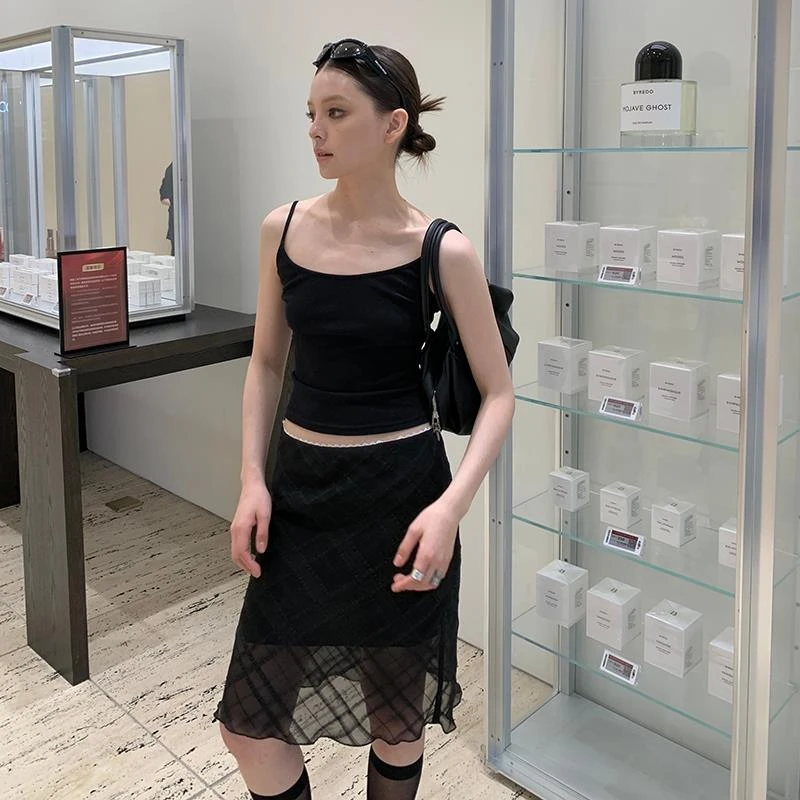 复古斜裁格纹包臀半身裙女夏季低腰显瘦直筒蕾丝拼接黑色格子中裙