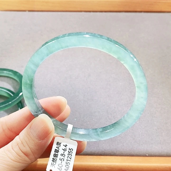 翡翠未镶嵌手镯（圆镯）