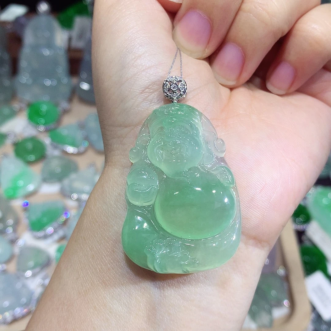 翡翠18K金镶嵌颈饰米爷