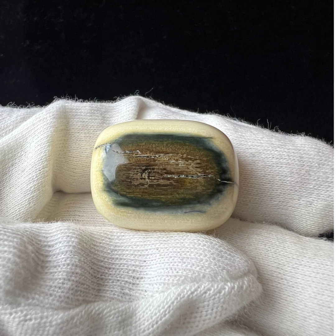 【蓝皮吊坠】蓝皮天然猛犸牙吊坠26x20x20mm-Q29