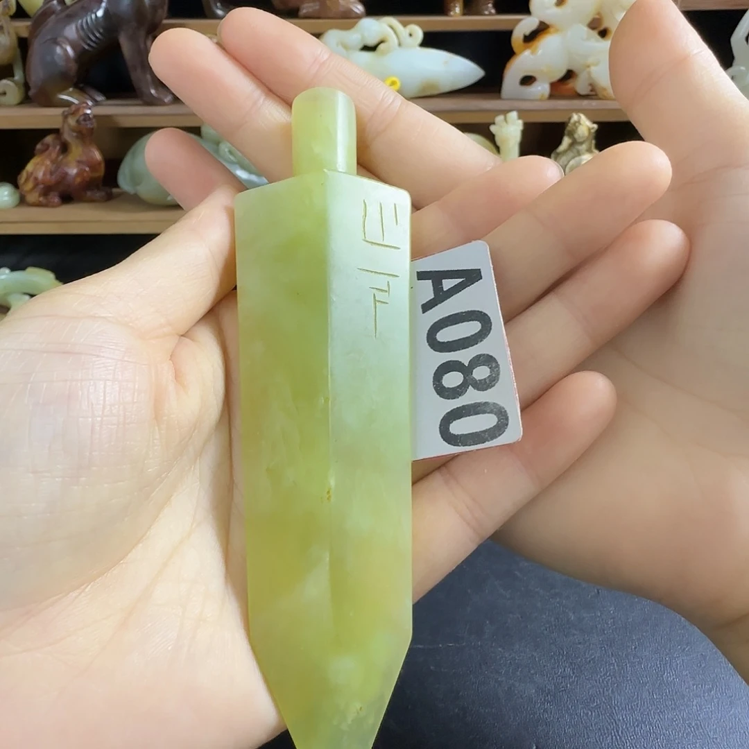 未镶嵌透闪石质玉挂件