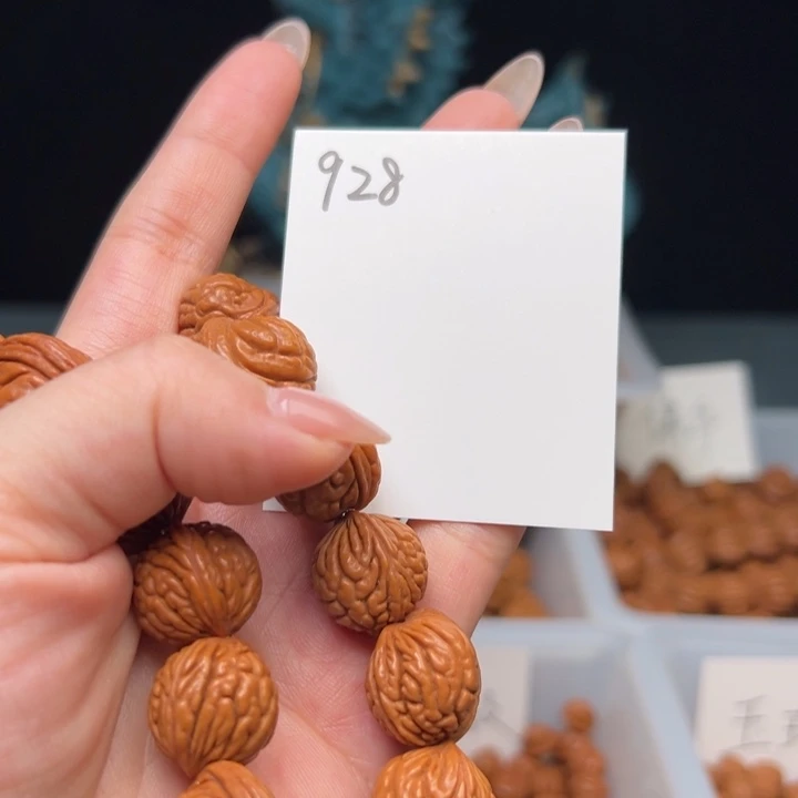 J***n吊坠桃核荔枝16左右手持