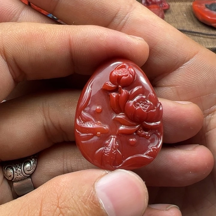 南红玛瑙吊坠未镶嵌
