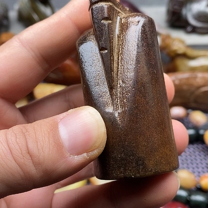 未镶嵌蛇纹石玉颈饰