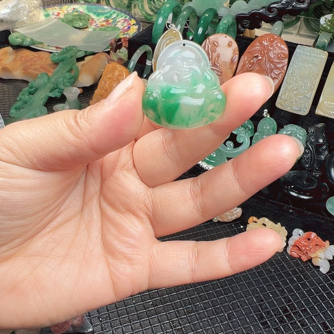 石英质玉（非洲翠）未镶嵌颈饰