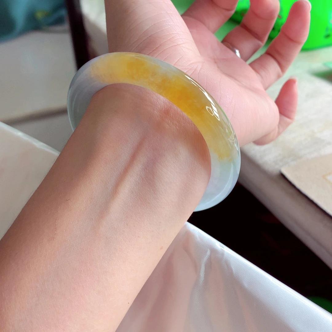 翡翠未镶嵌手镯（圆镯）52.7冰黄特色全条冰透绝美毕业A