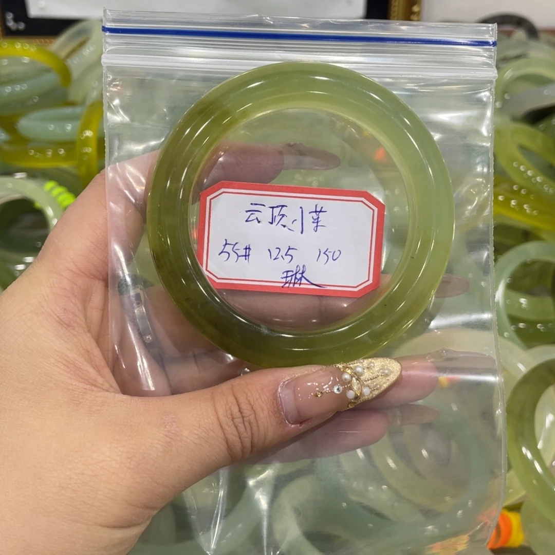 云***菜蛇纹石玉未镶嵌手镯